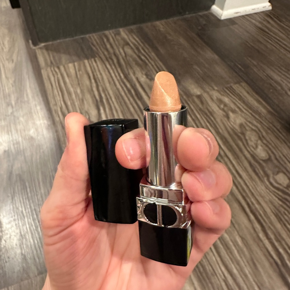 Dior Luxe Lipstick Shade 225 Beige Taffeta Metallic